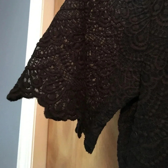 ⛱jcrew lace top with flutter sleeves - Picture 4 of 5